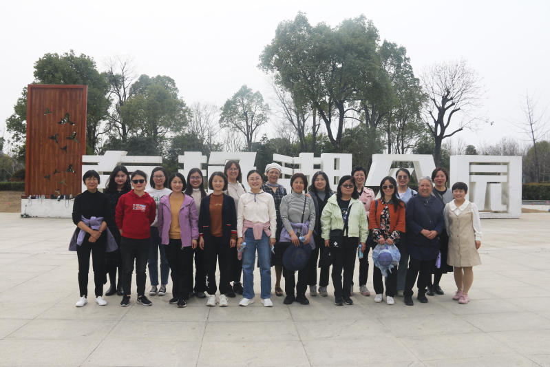 公司举行“庆三八踏青”活动