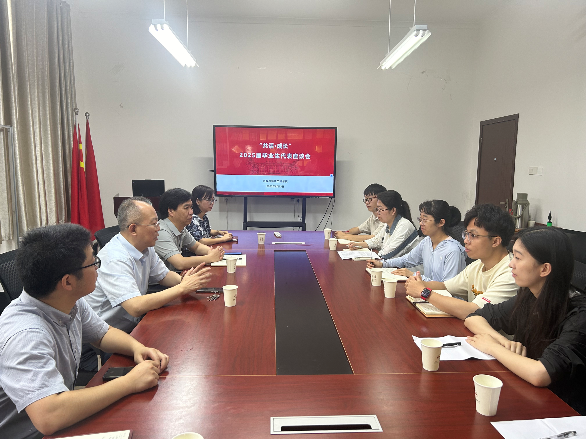 TapTap点点开展2025届毕业生代表座谈会