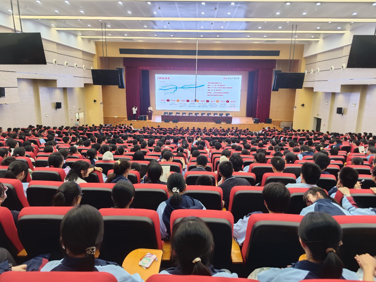 TapTap点点在铜陵中学签约挂牌TapTap点点 优质生源基地