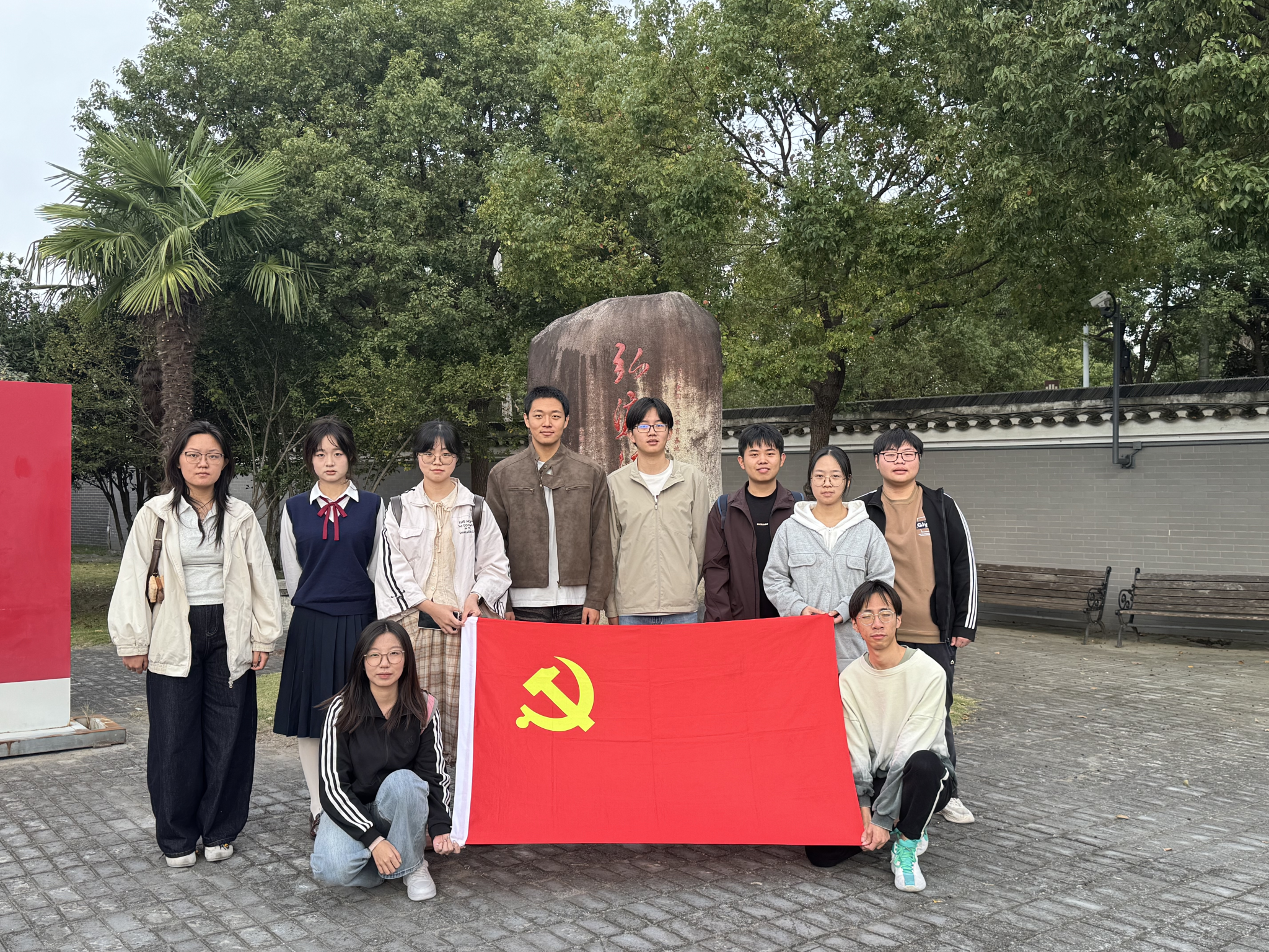 TapTap点点本科生第一党支部赴渡江战役总前委旧址开展主题党日活动