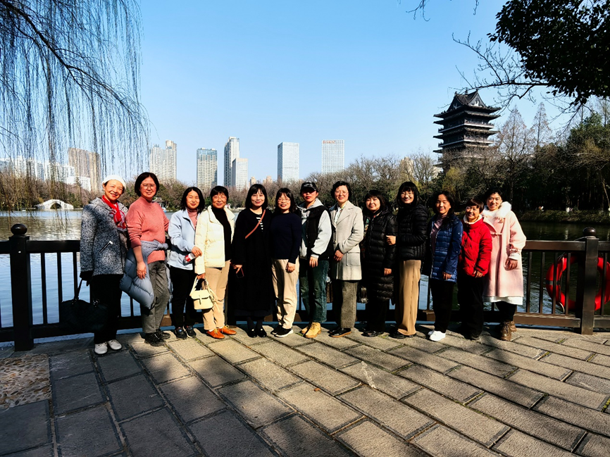 公司举办“庆三八踏青”活动