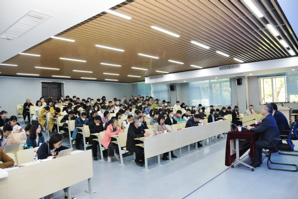 公司举办主题教育专题读书会