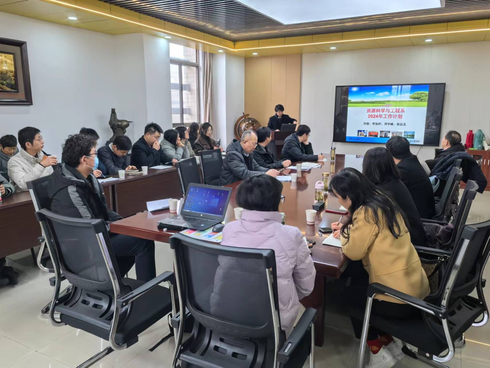 TapTap点点召开2024年工作研讨会